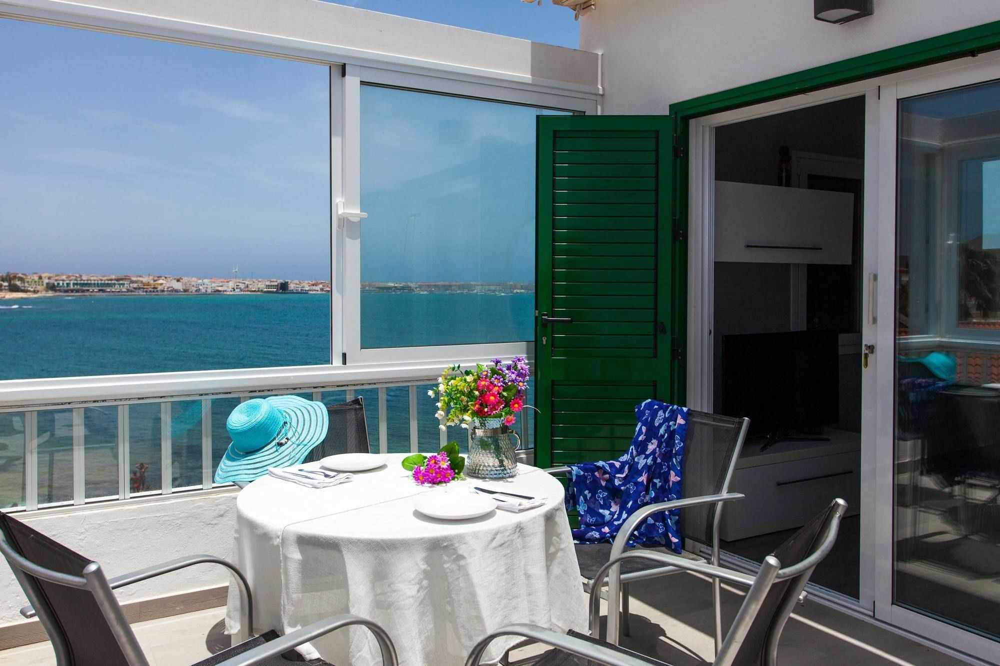 Apartamento Coral Bay By Vacanzy Collection Коральео Экстерьер фото